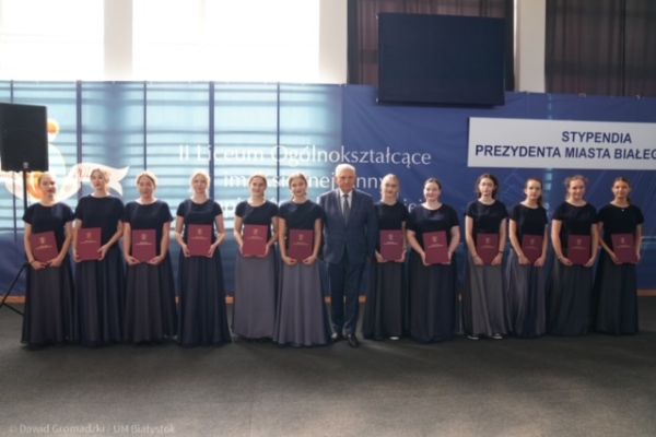 230922-stypendia-prezydenta-miasta-104172A3246-5EC0-13E2-91DF-681962BE3318.jpg